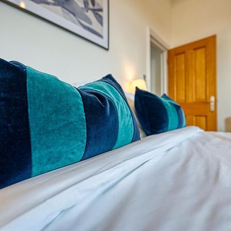 2 Bed Stunning Chic Modern Spacious Apt, Ocean Village, Southampton - Plenty Of Parking - By Blue Puffin Stays Eksteriør bilde