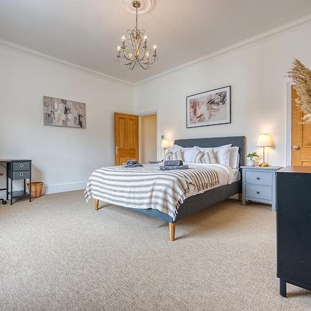 2 Bed Stunning Chic Modern Spacious Apt, Ocean Village, Southampton - Plenty Of Parking - By Blue Puffin Stays Eksteriør bilde