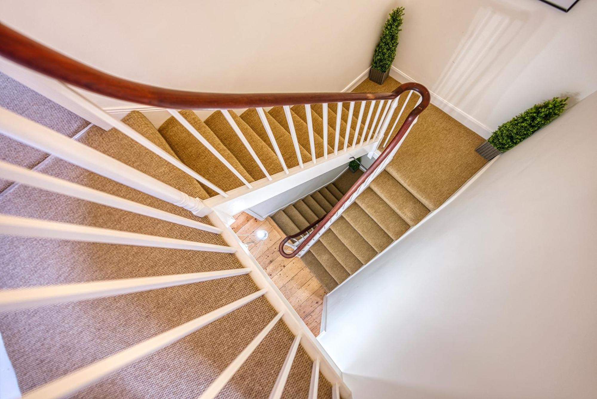 2 Bed Stunning Chic Modern Spacious Apt, Ocean Village, Southampton - Plenty Of Parking - By Blue Puffin Stays Eksteriør bilde
