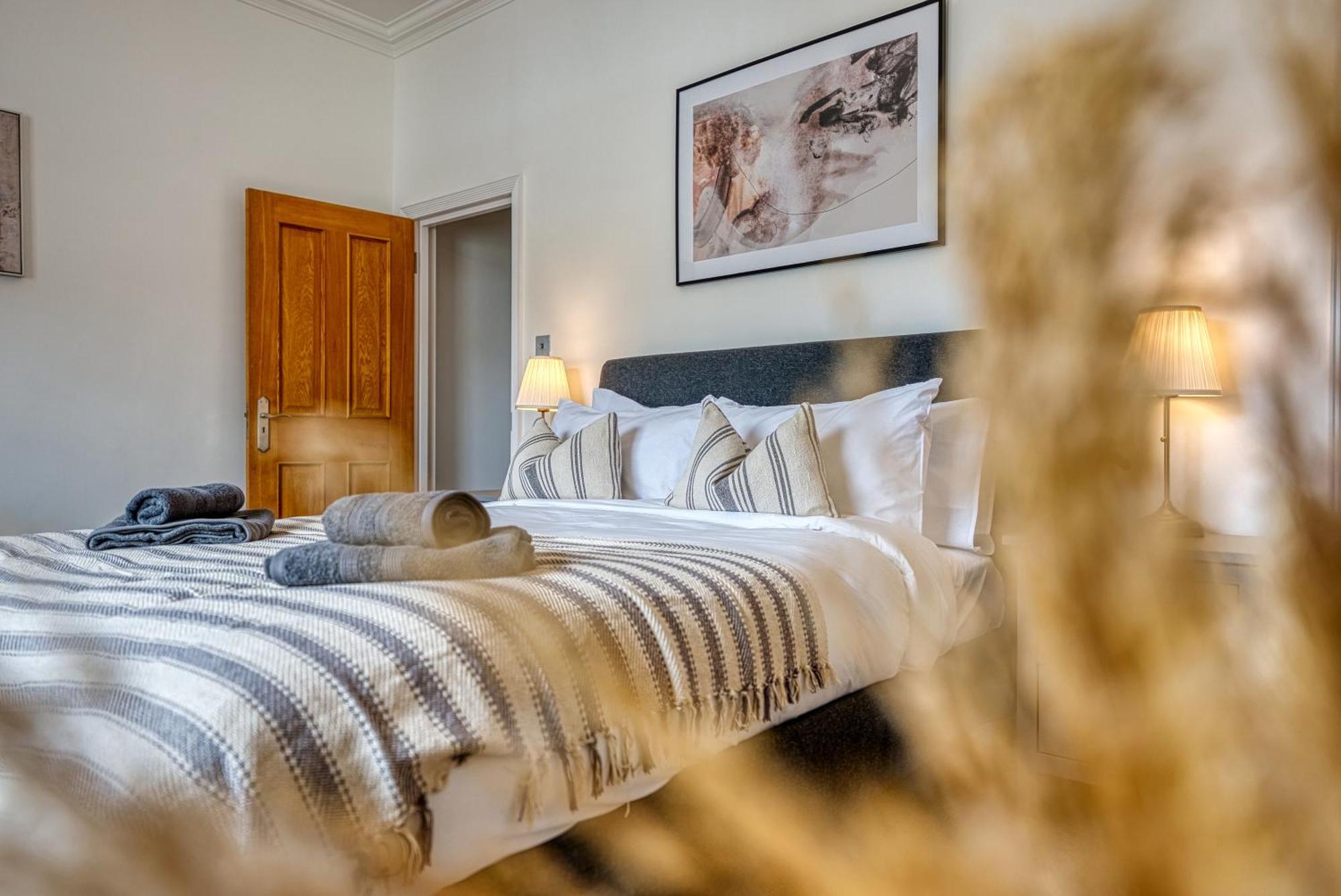 2 Bed Stunning Chic Modern Spacious Apt, Ocean Village, Southampton - Plenty Of Parking - By Blue Puffin Stays Eksteriør bilde