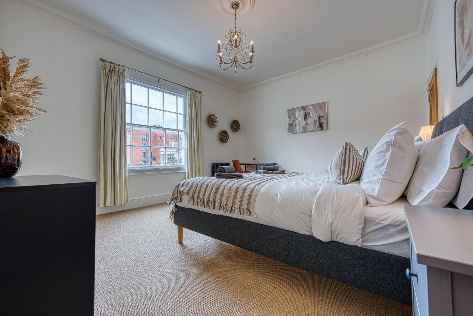 2 Bed Stunning Chic Modern Spacious Apt, Ocean Village, Southampton - Plenty Of Parking - By Blue Puffin Stays Eksteriør bilde