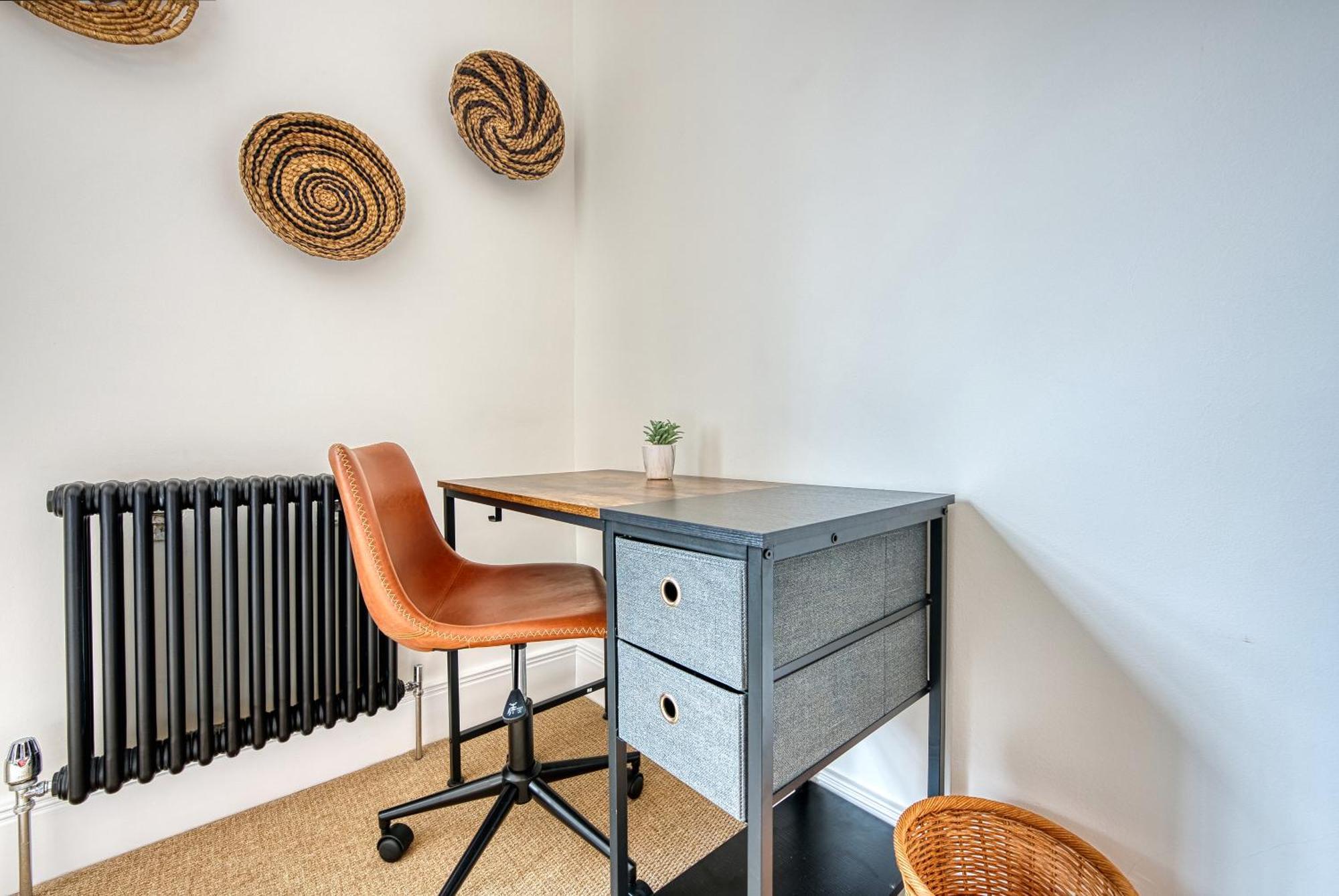 2 Bed Stunning Chic Modern Spacious Apt, Ocean Village, Southampton - Plenty Of Parking - By Blue Puffin Stays Eksteriør bilde