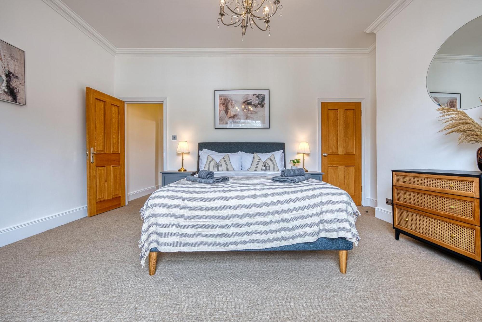 2 Bed Stunning Chic Modern Spacious Apt, Ocean Village, Southampton - Plenty Of Parking - By Blue Puffin Stays Eksteriør bilde