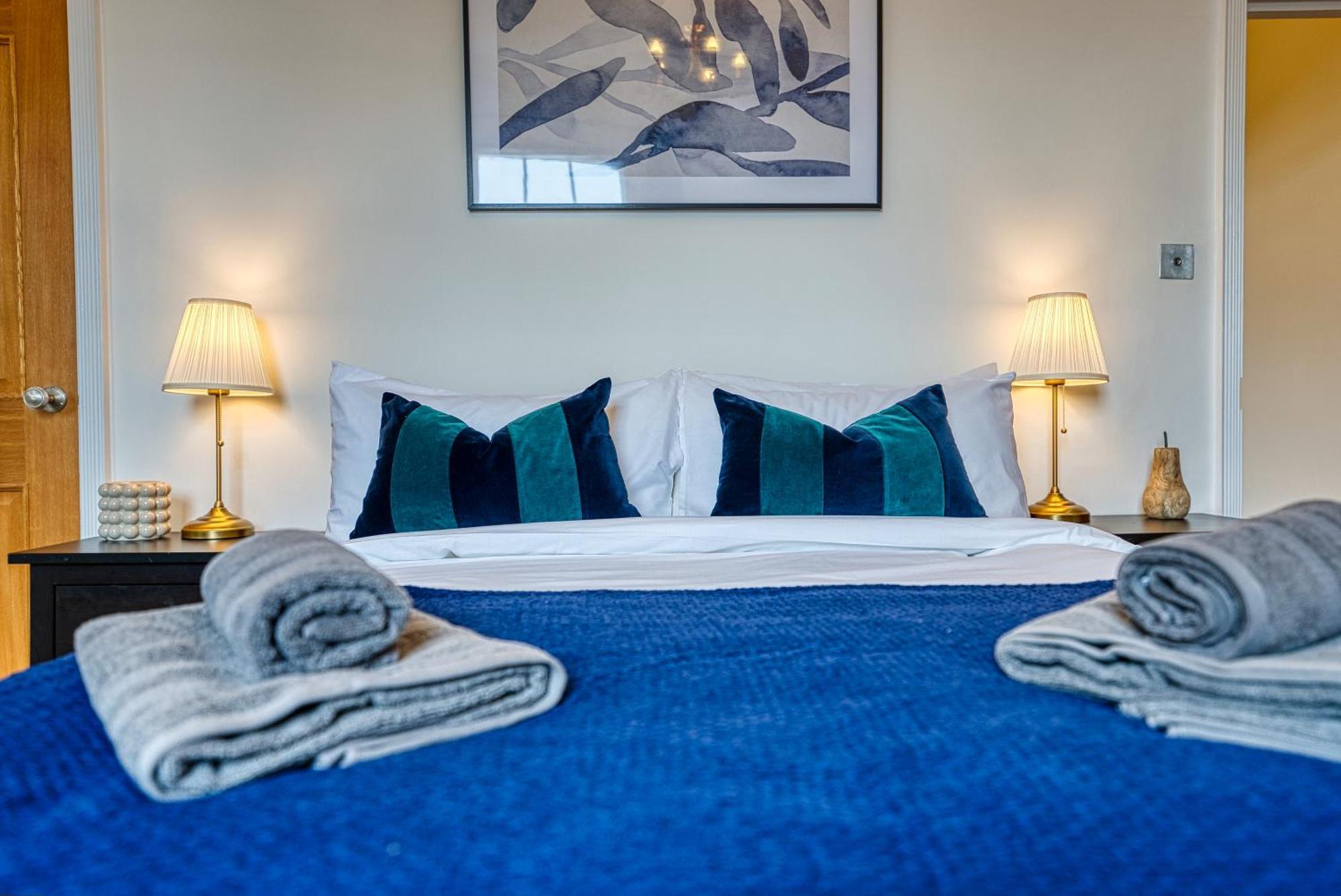 2 Bed Stunning Chic Modern Spacious Apt, Ocean Village, Southampton - Plenty Of Parking - By Blue Puffin Stays Eksteriør bilde