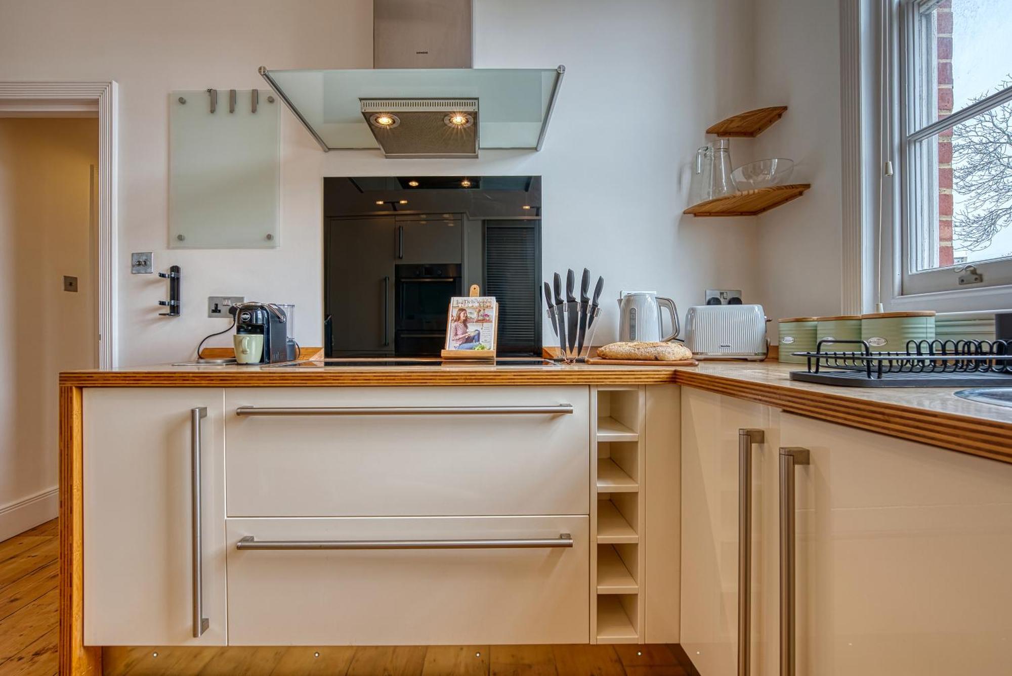 2 Bed Stunning Chic Modern Spacious Apt, Ocean Village, Southampton - Plenty Of Parking - By Blue Puffin Stays Eksteriør bilde