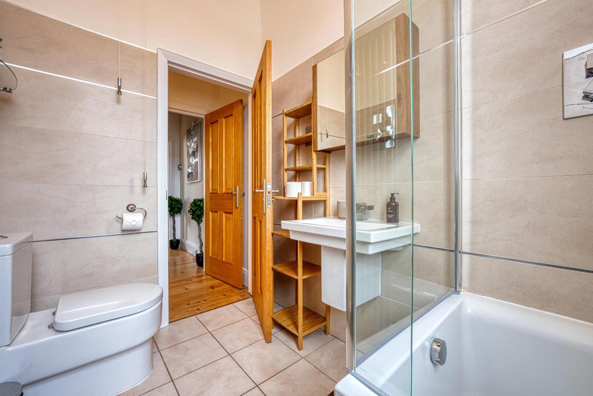 2 Bed Stunning Chic Modern Spacious Apt, Ocean Village, Southampton - Plenty Of Parking - By Blue Puffin Stays Eksteriør bilde