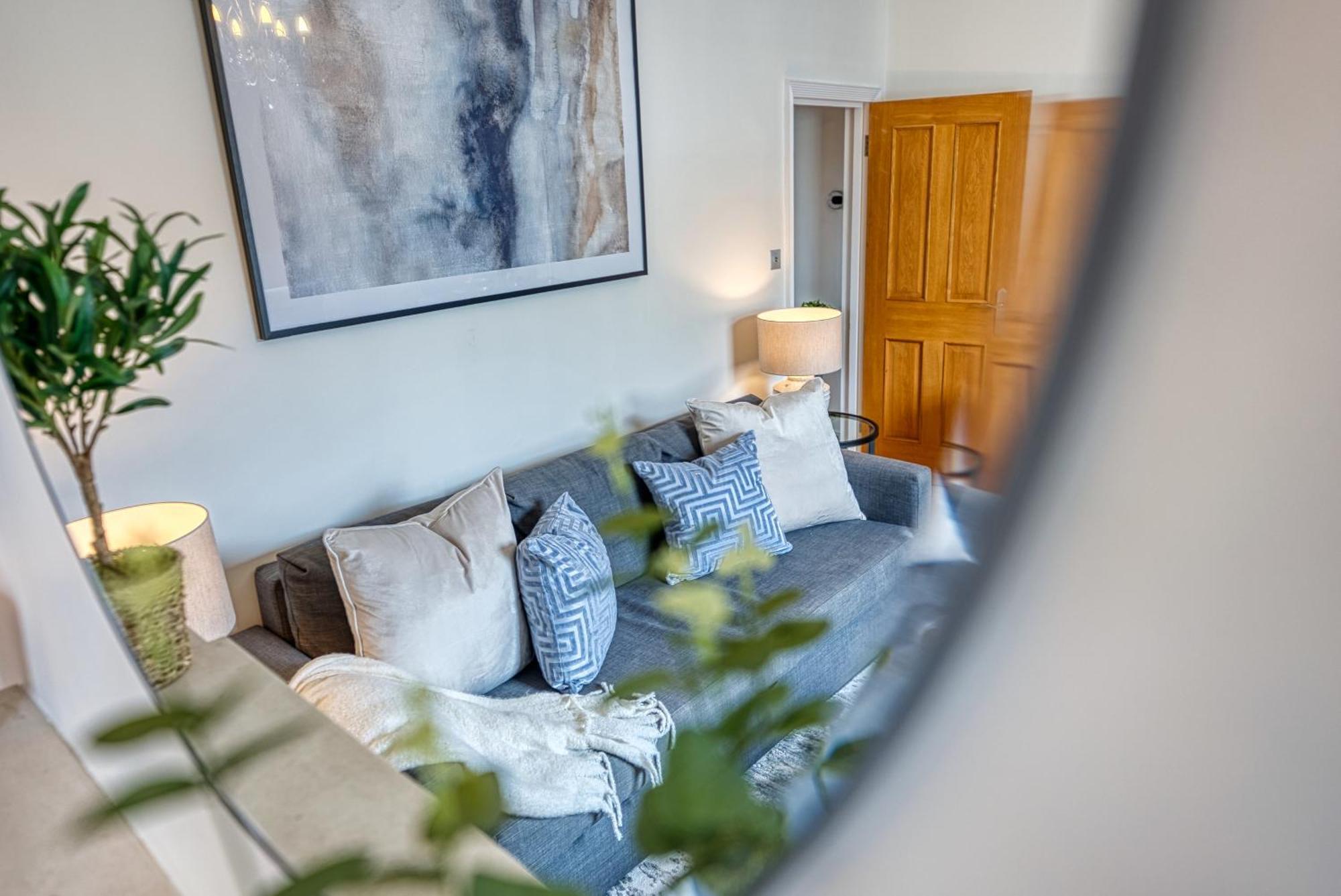 2 Bed Stunning Chic Modern Spacious Apt, Ocean Village, Southampton - Plenty Of Parking - By Blue Puffin Stays Eksteriør bilde
