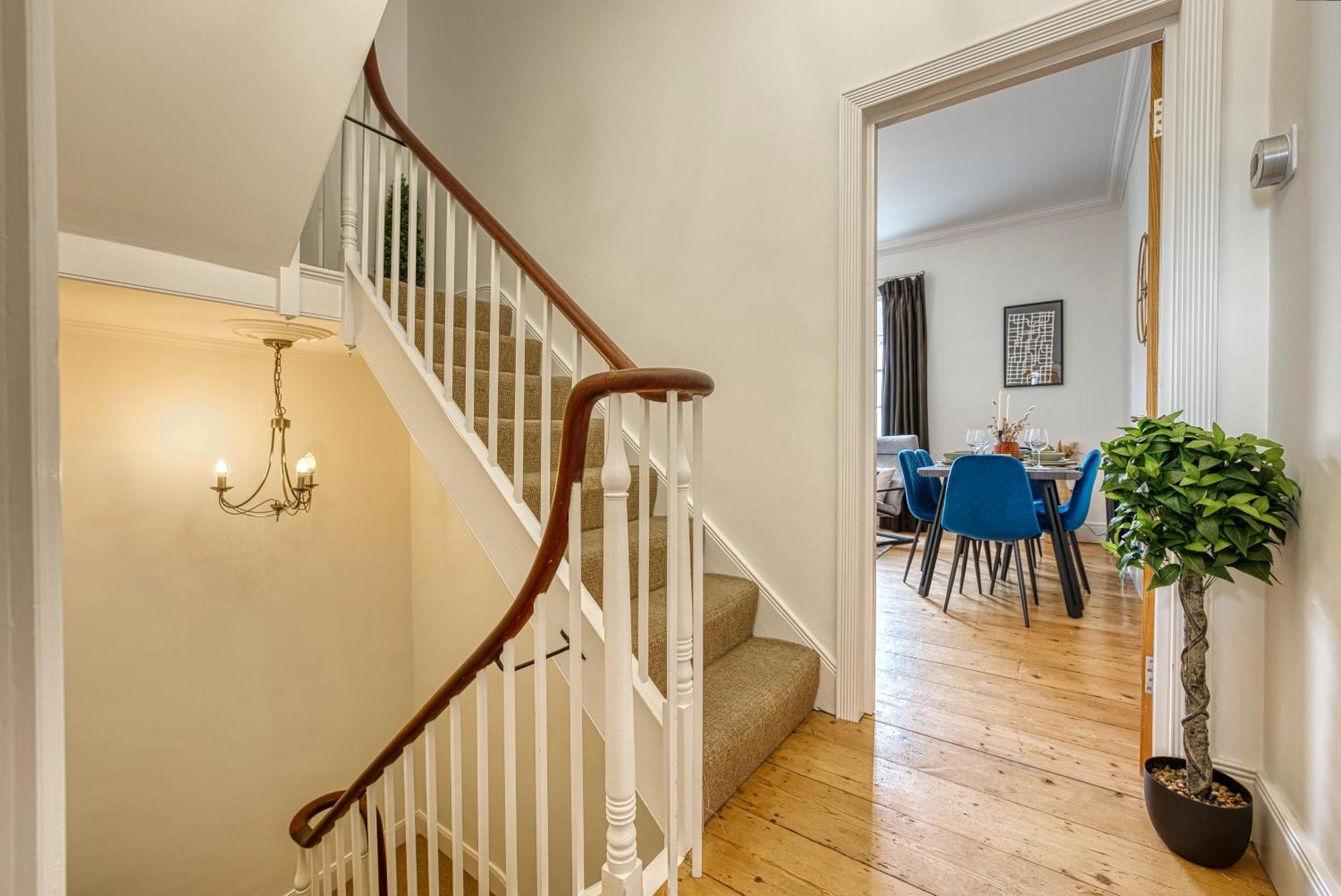 2 Bed Stunning Chic Modern Spacious Apt, Ocean Village, Southampton - Plenty Of Parking - By Blue Puffin Stays Eksteriør bilde