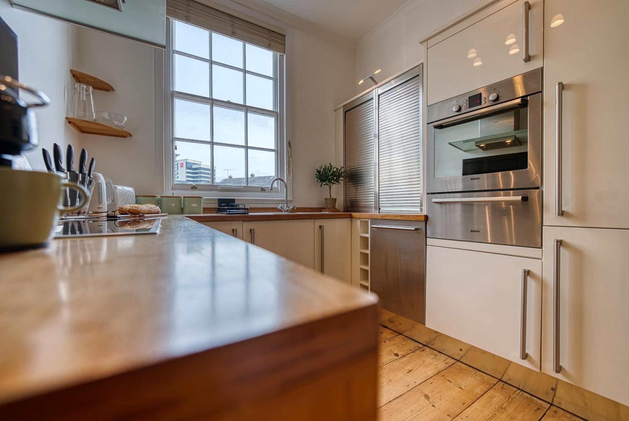 2 Bed Stunning Chic Modern Spacious Apt, Ocean Village, Southampton - Plenty Of Parking - By Blue Puffin Stays Eksteriør bilde