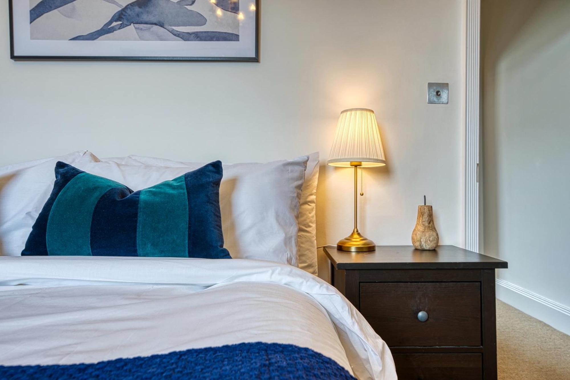 2 Bed Stunning Chic Modern Spacious Apt, Ocean Village, Southampton - Plenty Of Parking - By Blue Puffin Stays Eksteriør bilde