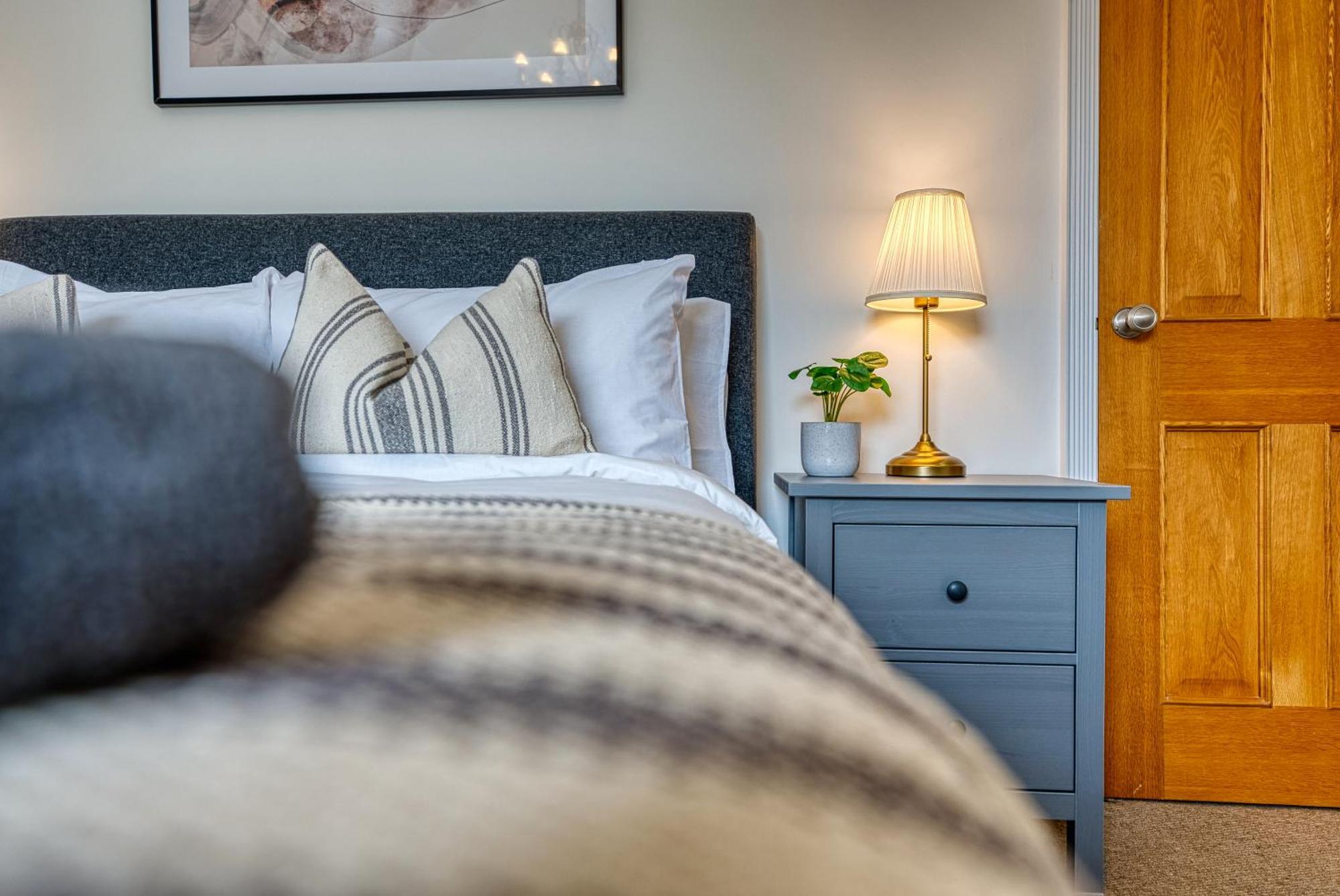 2 Bed Stunning Chic Modern Spacious Apt, Ocean Village, Southampton - Plenty Of Parking - By Blue Puffin Stays Eksteriør bilde