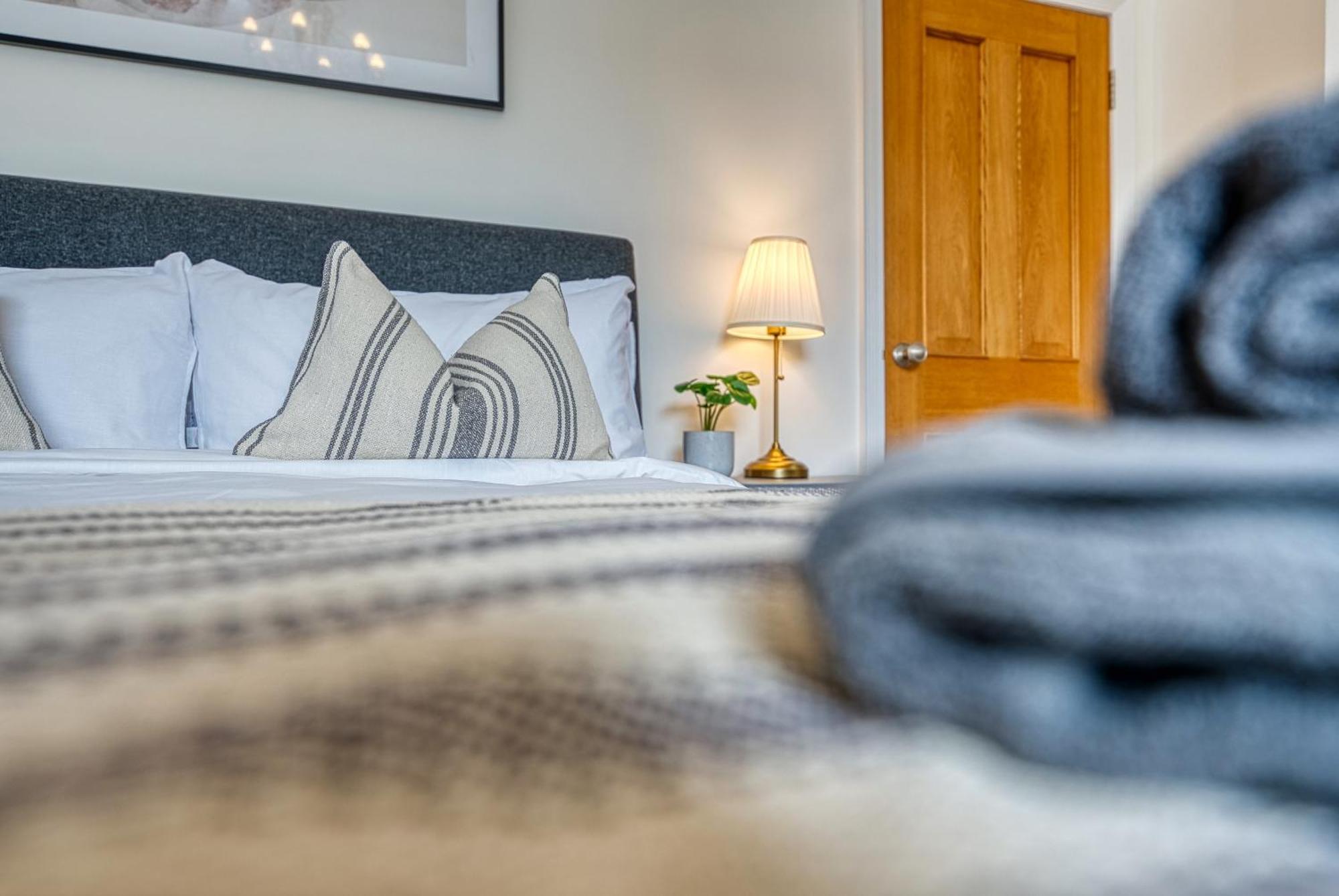 2 Bed Stunning Chic Modern Spacious Apt, Ocean Village, Southampton - Plenty Of Parking - By Blue Puffin Stays Eksteriør bilde
